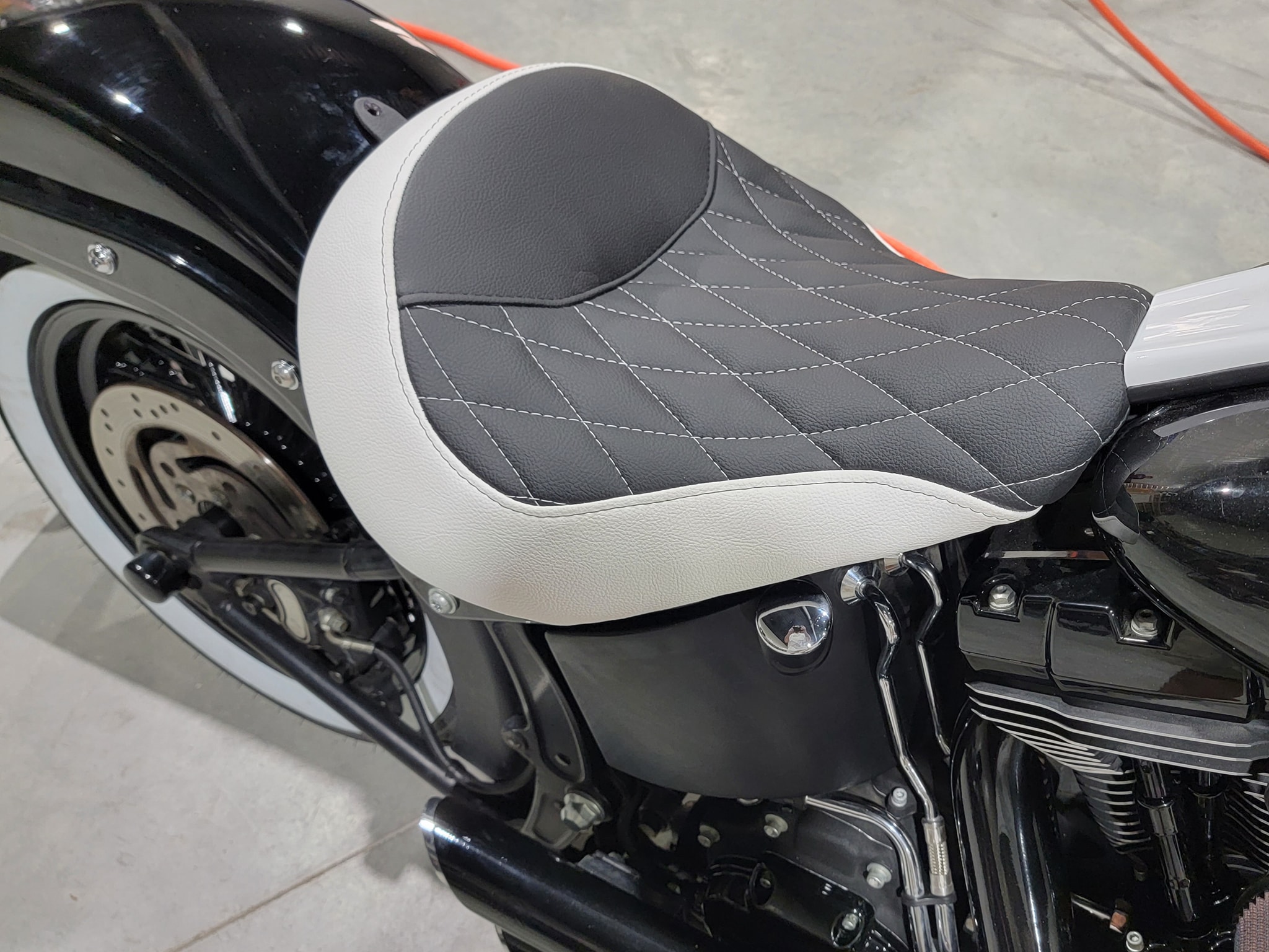 Harley Solo Seat detail